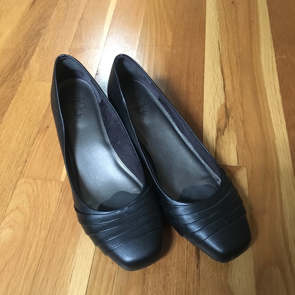 Lifestride black work shoes with small wedge